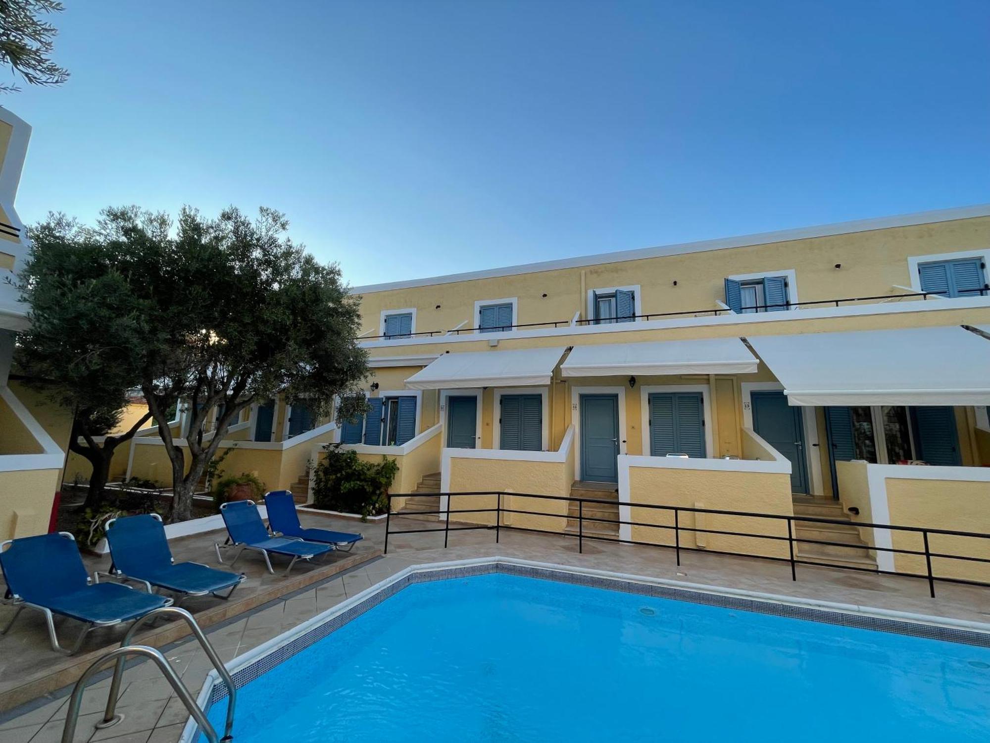 Esperides Maisonettes Agia Marina  Exterior foto